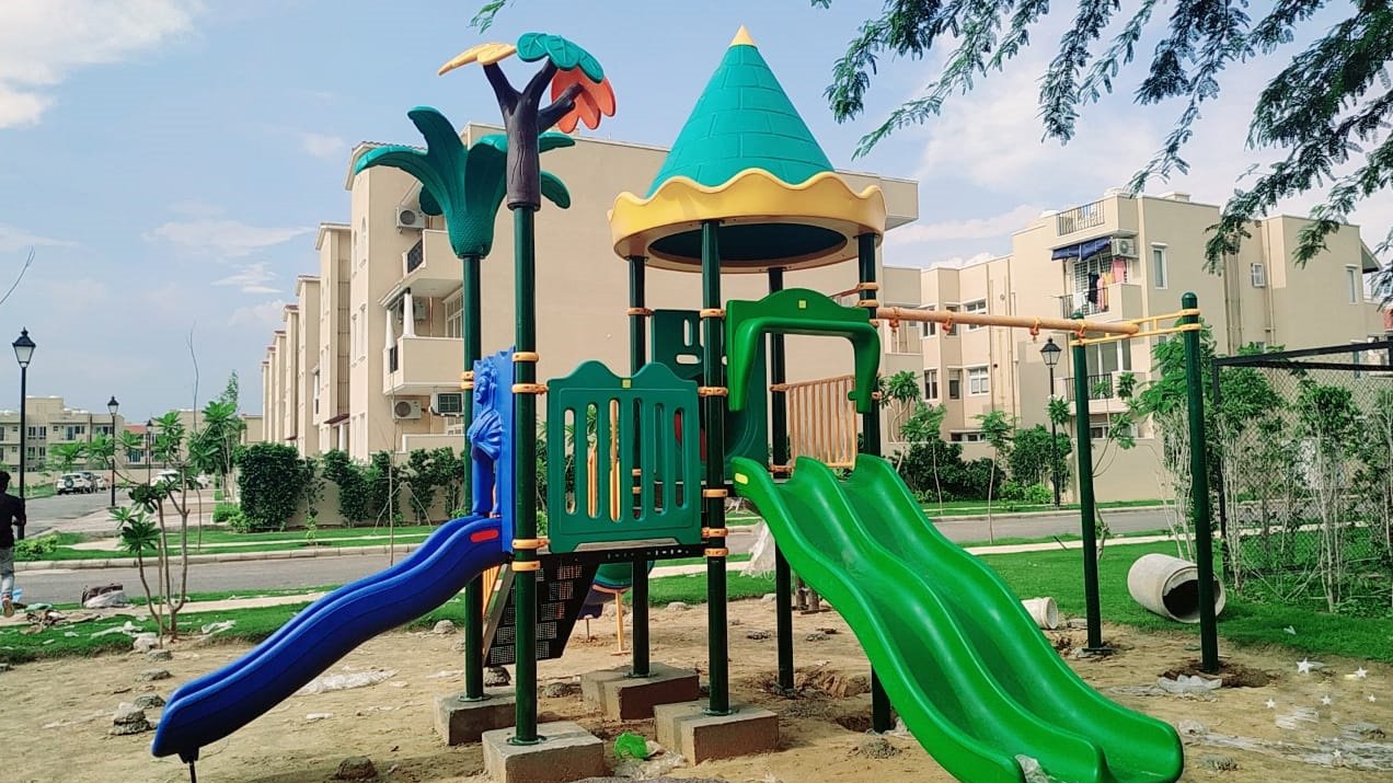Buy outdoor play toys, funstations for school and preschools children